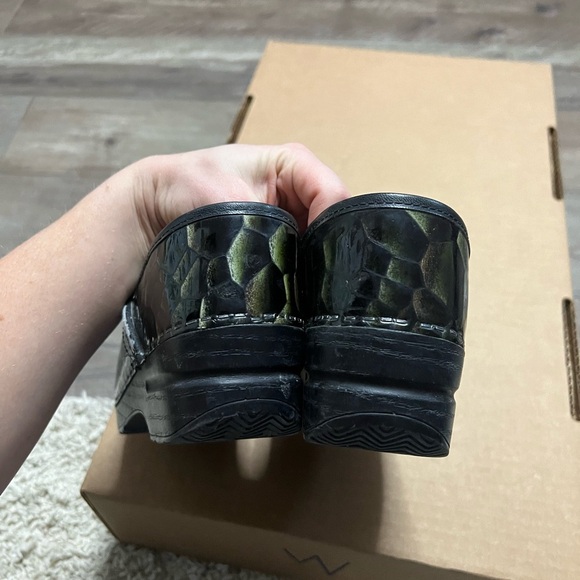 Dansko Crocodile Green Clogs Comfort Shoes - Picture 5 of 7
